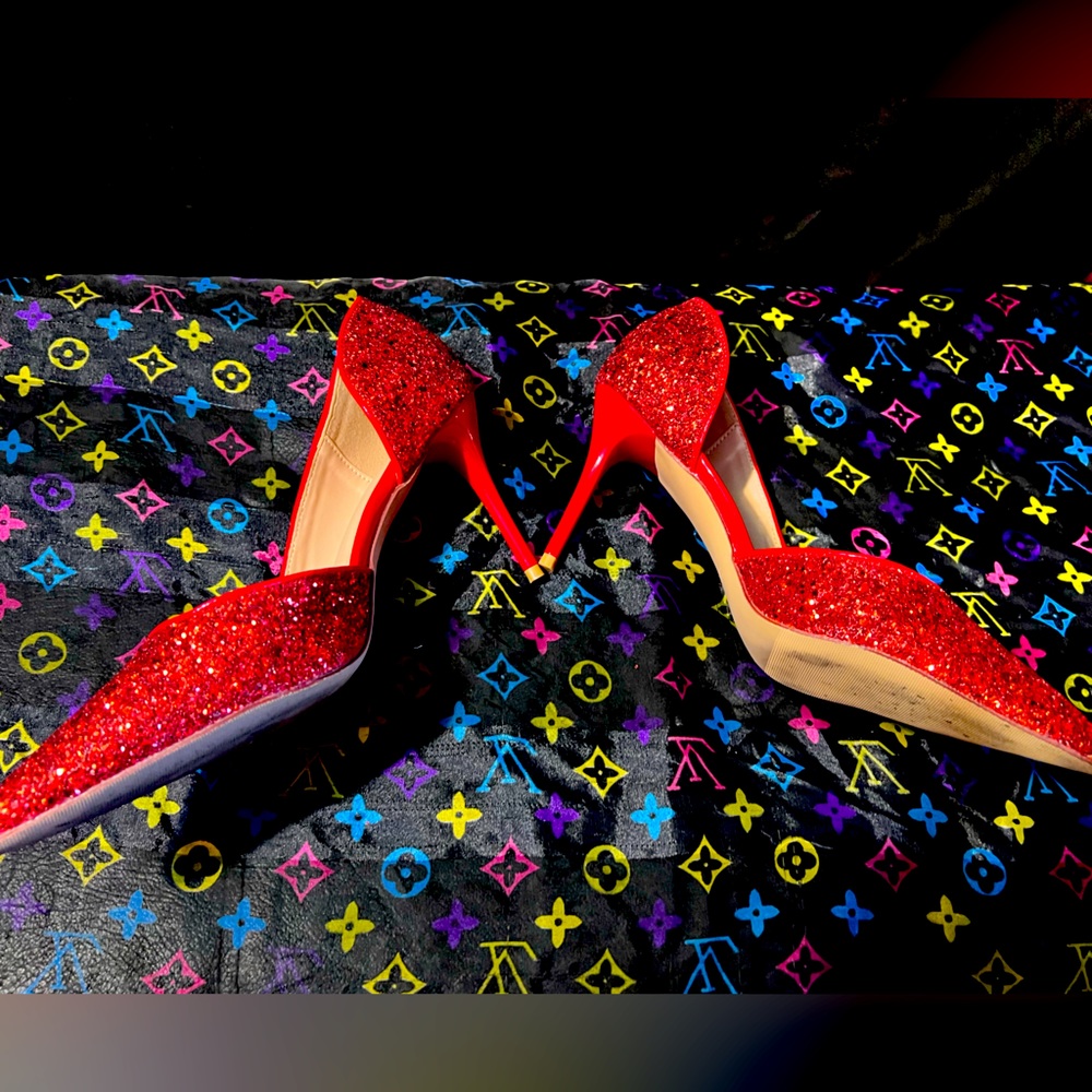 Women’s Fashion Closed Toe Pumps - Picture 3 of 5